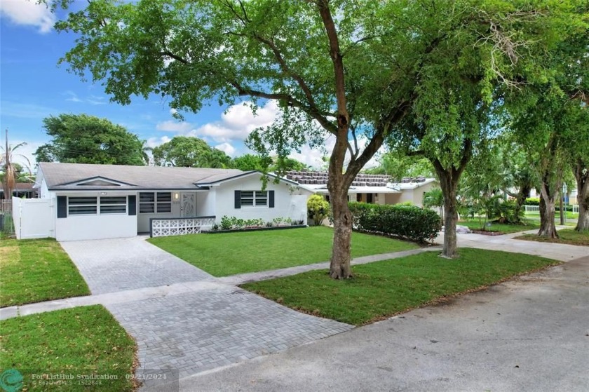 WELCOME TO THIS STUNNING HOME IN HOLLYWOOD HILLS TOTALLY - Beach Home for sale in Hollywood, Florida on Beachhouse.com