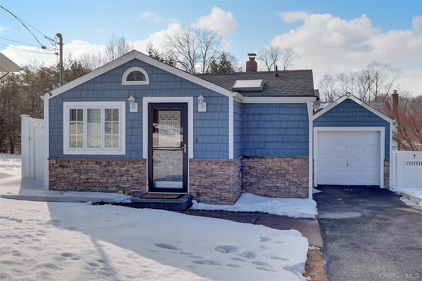 Why rent when you can OWN? This cozy, move-in condition home - Beach Home for sale in Kings Park, New York on Beachhouse.com