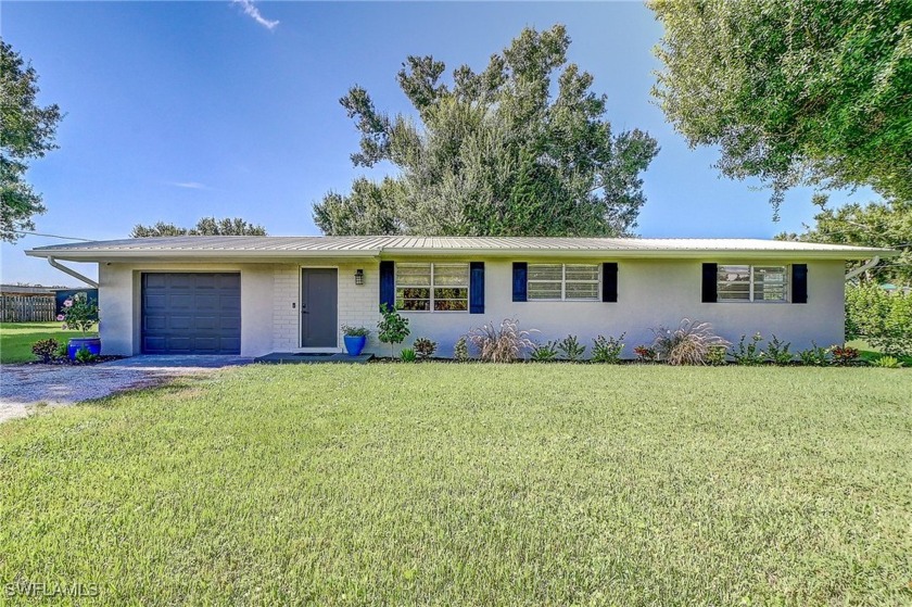 Welcome to your charming picturesque home nestled amongst - Beach Home for sale in North Fort Myers, Florida on Beachhouse.com