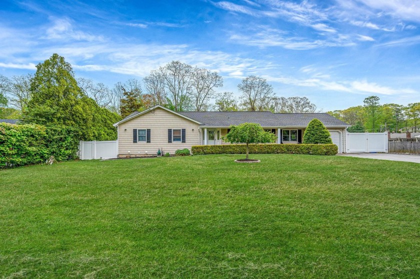 Welcome to your dream ranch located on a picturesque, tree-lined - Beach Home for sale in Rocky Point, New York on Beachhouse.com