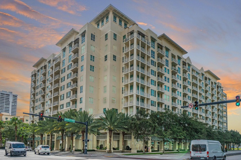 INVESTORS DREAM PENTHOUSE! Impeccably maintained 1 bed+Den/guest - Beach Condo for sale in West Palm Beach, Florida on Beachhouse.com