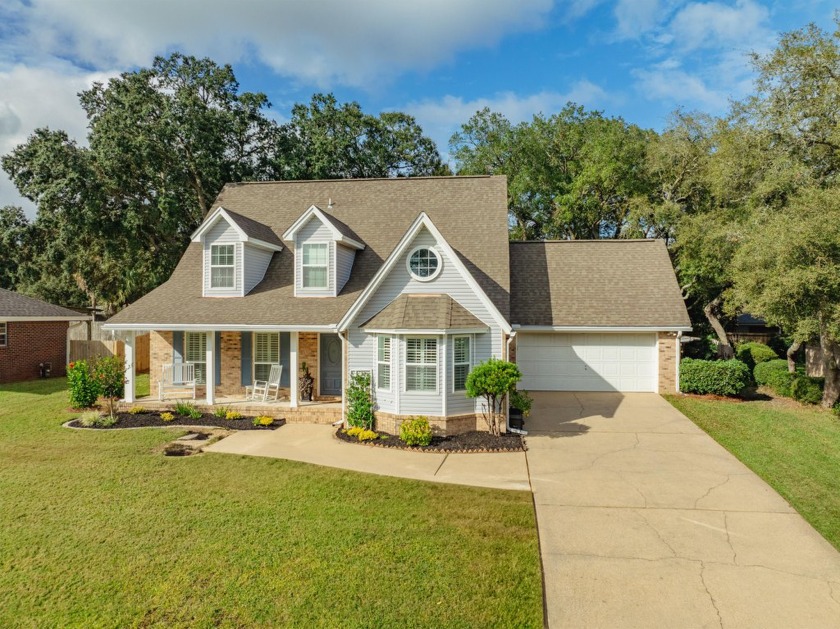 Charming, updated home in desirable Lake Pointe is very - Beach Home for sale in Shalimar, Florida on Beachhouse.com