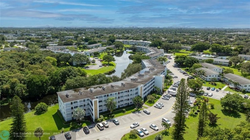 Welcome to Century Village! This beautifully furnished 1 bedroom - Beach Condo for sale in Deerfield Beach, Florida on Beachhouse.com