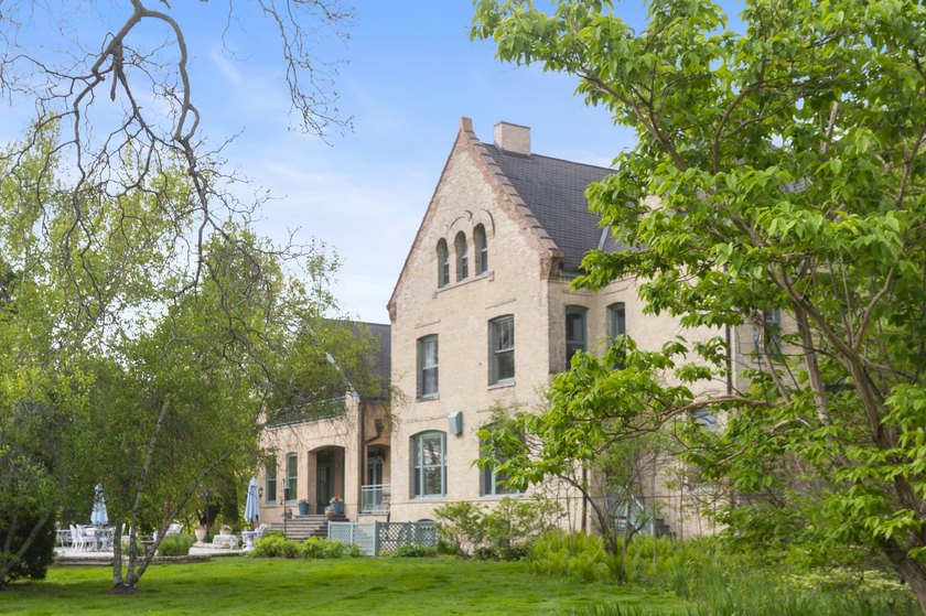 Historic lakefront Queen Anne mansion on Lake Michigan! Set on a - Beach Home for sale in Highland Park, Illinois on Beachhouse.com
