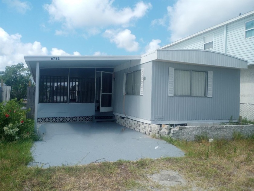 NEW EXTERIOR PAINTED Waterfront home with easy access to the - Beach Home for sale in Hudson, Florida on Beachhouse.com