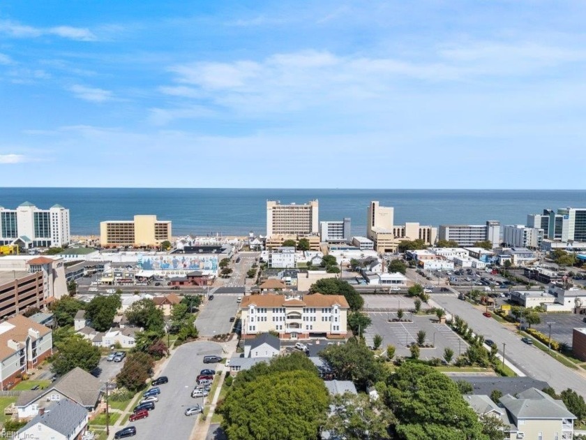 This stunning 3-bedroom, 2-bathroom condo offers the perfect - Beach Home for sale in Virginia Beach, Virginia on Beachhouse.com