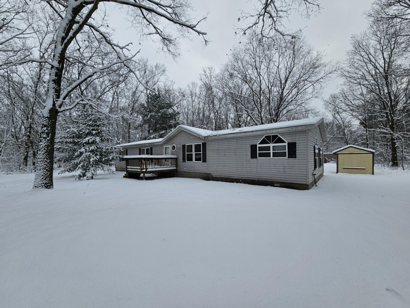 Welcome to 6493 White Road, Muskegon, MI 49442! This spacious 1 - Beach Home for sale in Muskegon, Michigan on Beachhouse.com