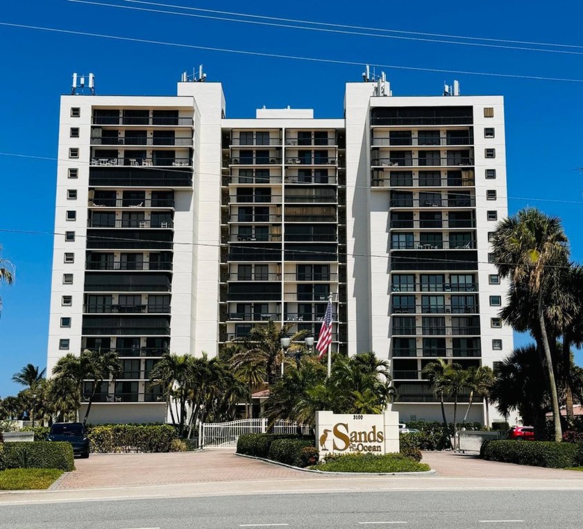Live like you're on vacation every day in this stunning - Beach Condo for sale in Hutchinson Island, Florida on Beachhouse.com
