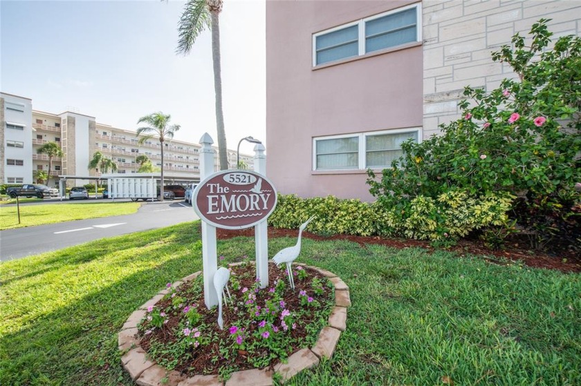 This newly remodeled corner unit is actually *turn-key* as the - Beach Condo for sale in St. Petersburg, Florida on Beachhouse.com