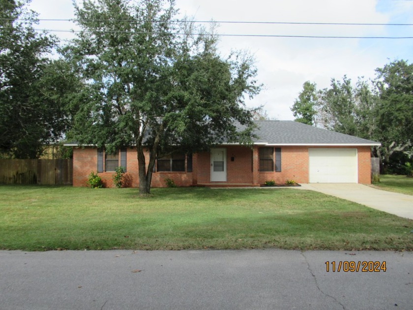 All Brick home on corner lot located in Navarre, steps away from - Beach Home for sale in Navarre, Florida on Beachhouse.com