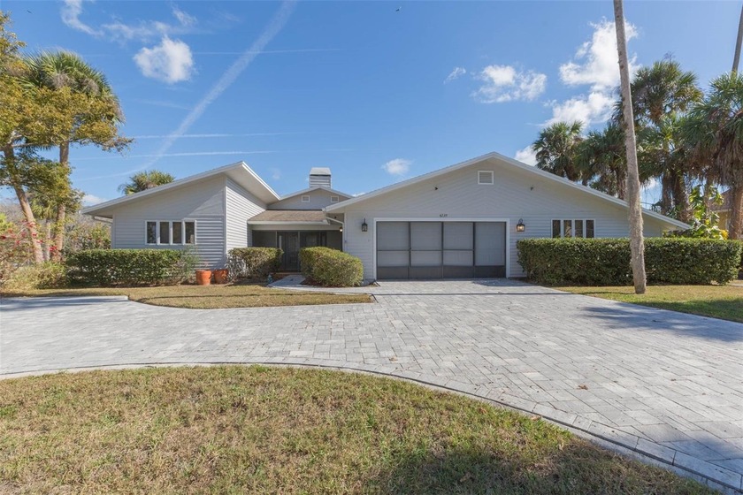 Rare find on the picturesque Homosassa River. This extra special - Beach Home for sale in Homosassa, Florida on Beachhouse.com