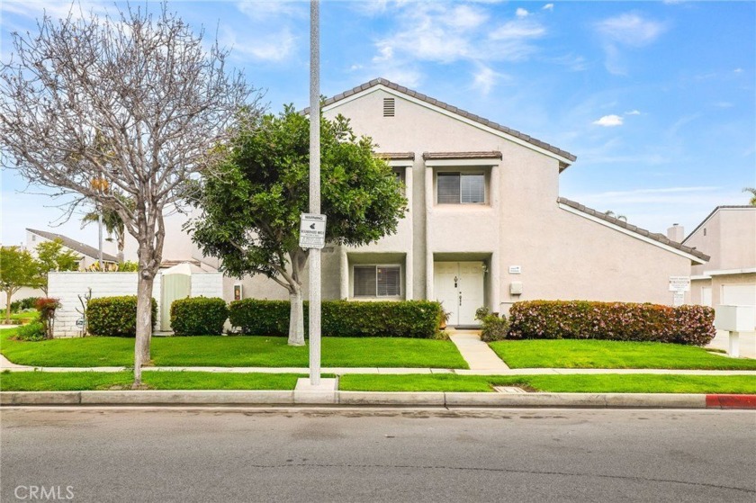 Just 3 miles from the iconic shores of Huntington Beach, this - Beach Condo for sale in Huntington Beach, California on Beachhouse.com