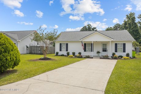 Adorable home in the heart of Havelock! Updated 3 bedroom, 2 - Beach Home for sale in Havelock, North Carolina on Beachhouse.com