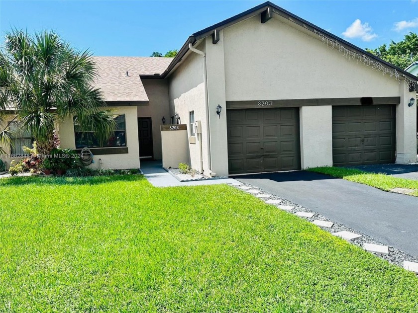 AMAZING 2BED/2 BATH, SPACIOUS VILLA WITH A BONUS ROOM AND GARAGE - Beach Home for sale in Tamarac, Florida on Beachhouse.com