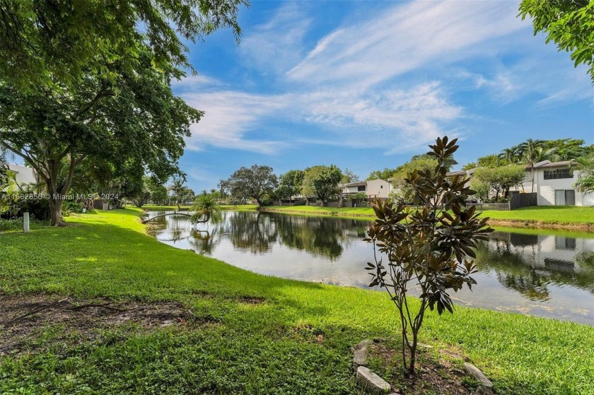 Stunning private corner lot townhome with 3 bedrooms and 2 - Beach Townhome/Townhouse for sale in Miami, Florida on Beachhouse.com