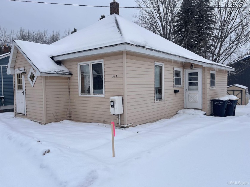 Charming 2-bedroom, 1-bath home conveniently located near - Beach Home for sale in Ironwood, Michigan on Beachhouse.com