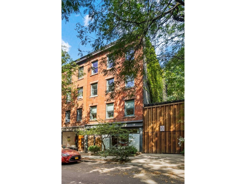 Experience luxurious Brooklyn living at 27 State Street in this - Beach Townhome/Townhouse for sale in New York, New York on Beachhouse.com