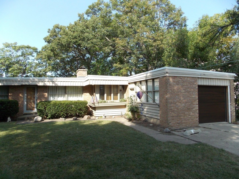 SOLID BRICK RANCH with 1,300 Square Feet of living space - 2 - Beach Home for sale in Waukegan, Illinois on Beachhouse.com