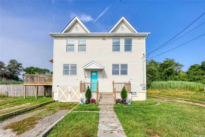 Boater's Paradise!   This completely renovated (2017) home is - Beach Home for sale in Mastic Beach, New York on Beachhouse.com