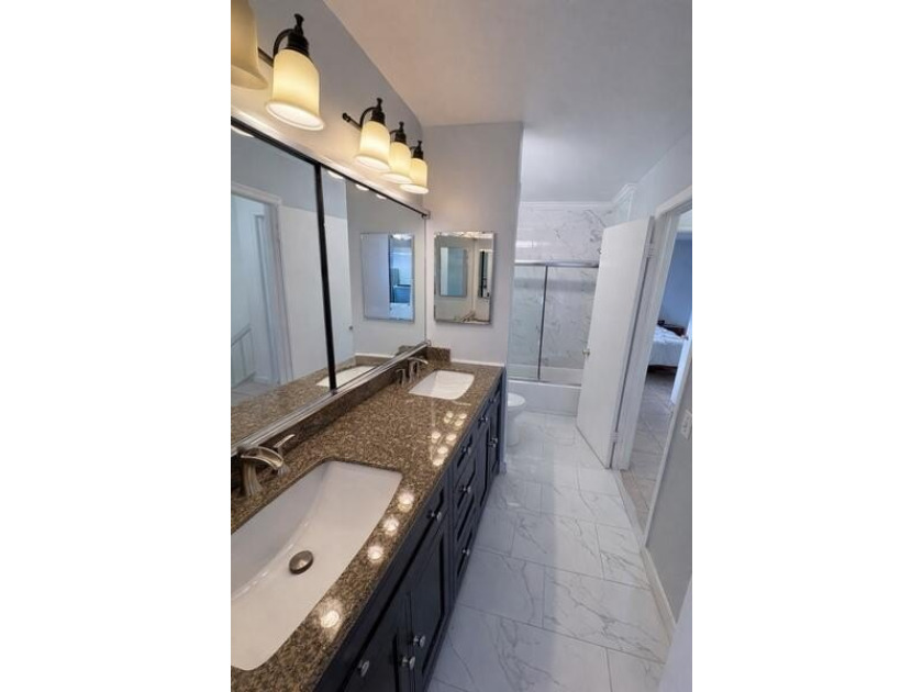 Don't miss this incredible opportunity in Lake Worth! Priced to - Beach Townhome/Townhouse for sale in Lake Worth, Florida on Beachhouse.com