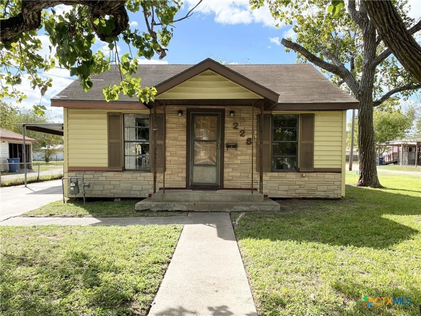 This charming home is brimming with potential and ready for its - Beach Home for sale in Port Lavaca, Texas on Beachhouse.com