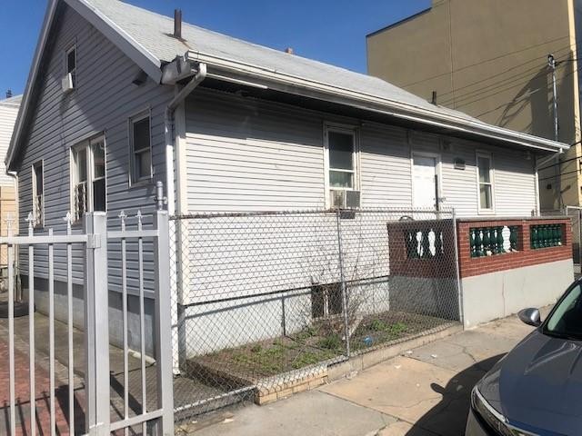 This fully renovated 1 family home with 3 bedrooms two bathrooms - Beach Home for sale in Brooklyn, New York on Beachhouse.com
