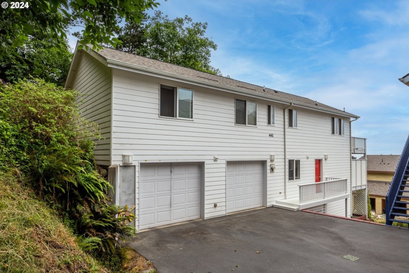 Experience coastal living at its finest in this well-kept - Beach Home for sale in Yachats, Oregon on Beachhouse.com