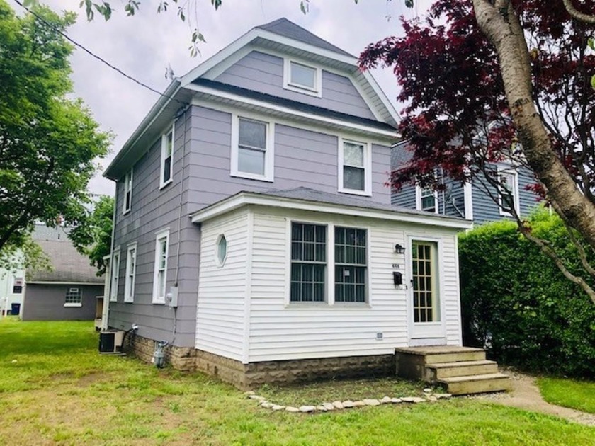 Rare find in Lake Cliff - with 2 full baths! Renovated and ready - Beach Home for sale in Erie, Pennsylvania on Beachhouse.com