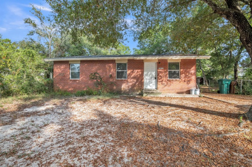 Charming and recently updated, this 3-bedroom, 1-bath brick home - Beach Home for sale in Mary Esther, Florida on Beachhouse.com