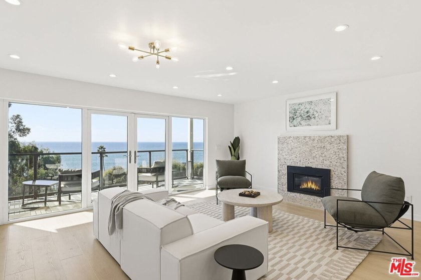 2442 Laguna #3 is a rare, renovated 2-bed, 2-bath residence - Beach Condo for sale in Laguna Beach, California on Beachhouse.com