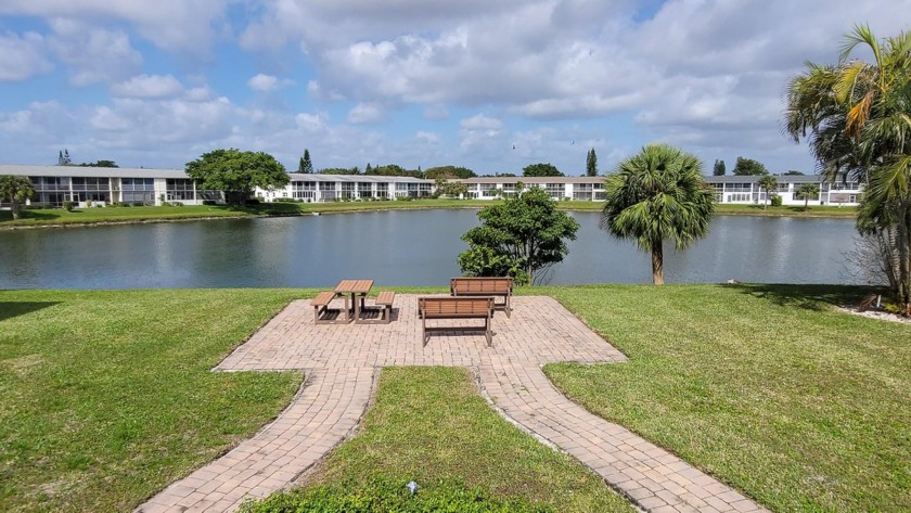 REDUCED FOR QUICK SALE! Beautiful lake views await you from this - Beach Condo for sale in West Palm Beach, Florida on Beachhouse.com
