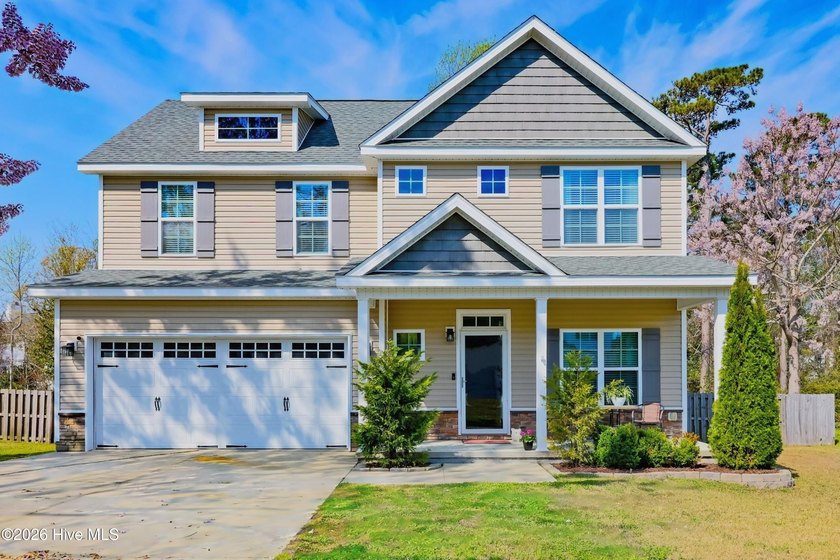 This charming home in the desirable Escoba Bay community of - Beach Home for sale in Sneads Ferry, North Carolina on Beachhouse.com