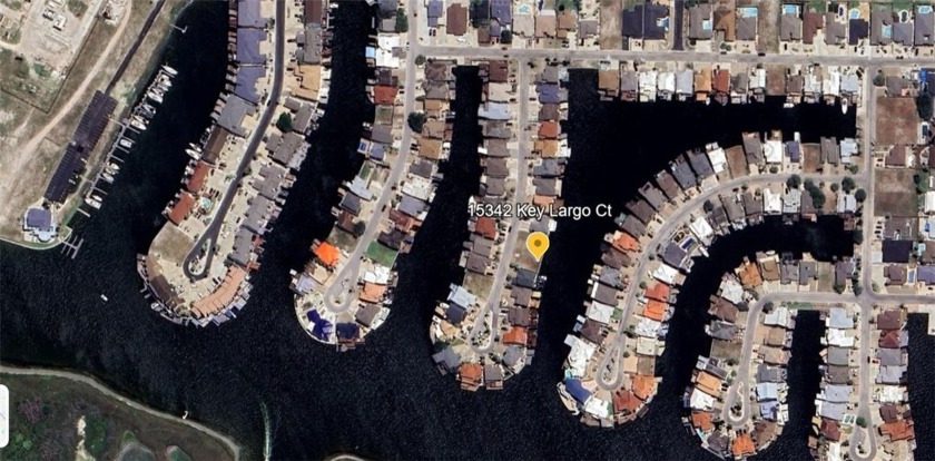 WATERFRONT LOT. Priced to sell, this lot is on a cul-de-sac in - Beach Lot for sale in Corpus Christi, Texas on Beachhouse.com