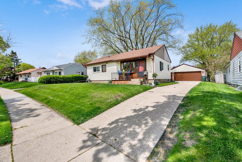 Adorable ranch home that's move-in ready and full of charm! This - Beach Home for sale in Saint Francis, Wisconsin on Beachhouse.com
