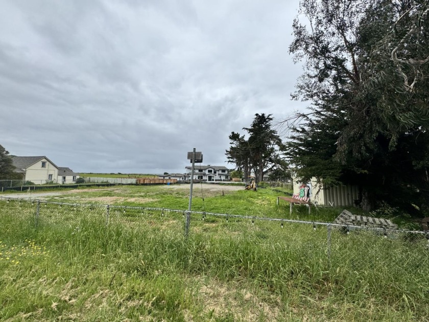 Welcome to the Pride of Pullman Vacant Lot. This opportunity - Beach Lot for sale in Half Moon Bay, California on Beachhouse.com