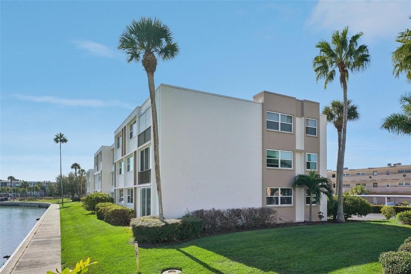 Under contract-accepting backup offers. Enjoy the South Pasadena - Beach Condo for sale in South Pasadena, Florida on Beachhouse.com