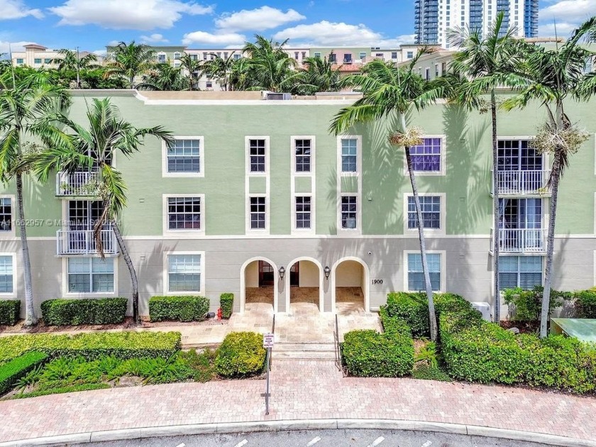 Regent Park most sought-after garden style condo! Beautiful - Beach Condo for sale in Hollywood, Florida on Beachhouse.com