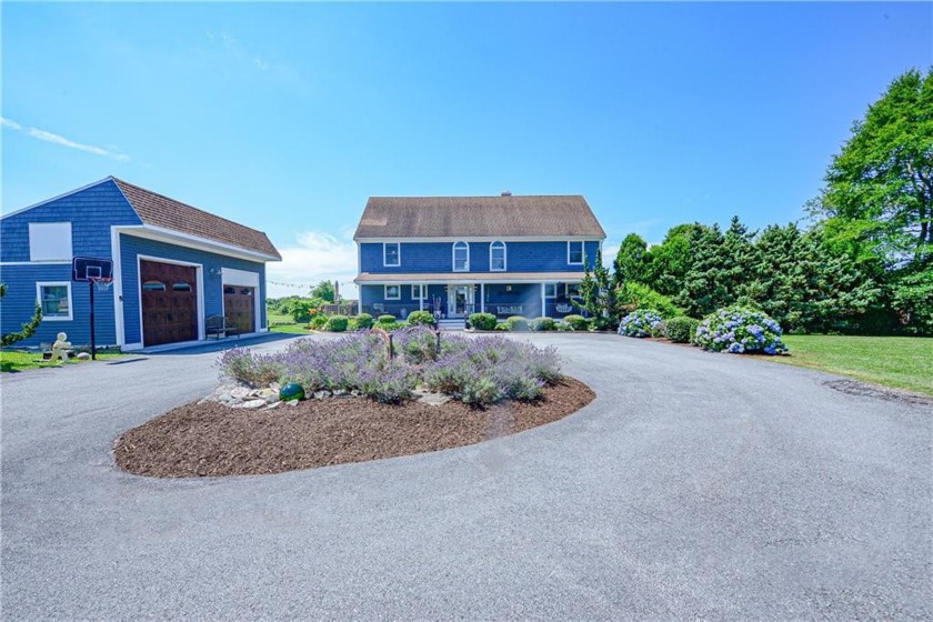 Impressive custom-built post and beam home with grand central - Beach Home for sale in Middletown, Rhode Island on Beachhouse.com