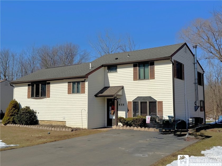 Hey Angola buyers!!! Hard to find 4 bedroom split level home - Beach Home for sale in Angola, New York on Beachhouse.com