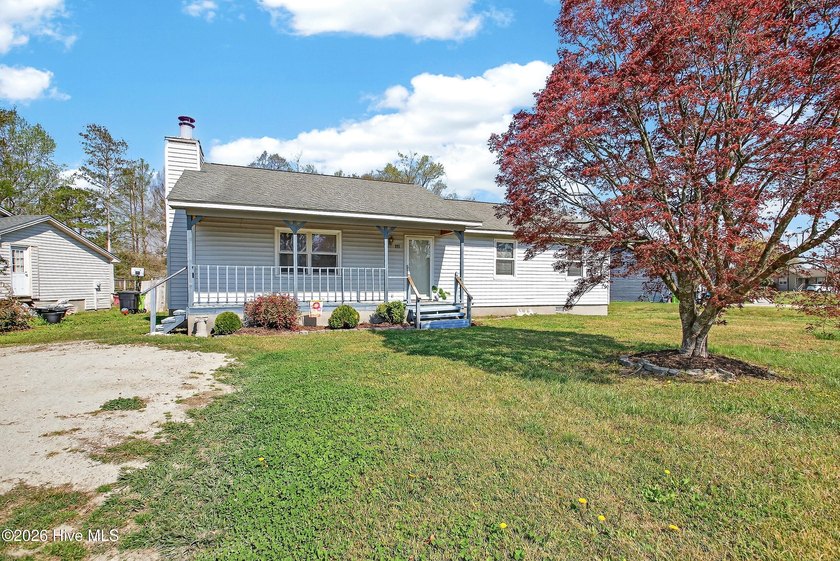Welcome to 111 Little Lake Circle--priced at $170,000 and full - Beach Home for sale in New Bern, North Carolina on Beachhouse.com