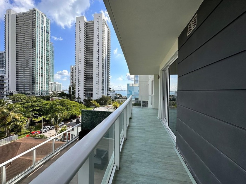Beautiful 2 Bed/ 2 Bath unit with water and city views and - Beach Condo for sale in Miami, Florida on Beachhouse.com
