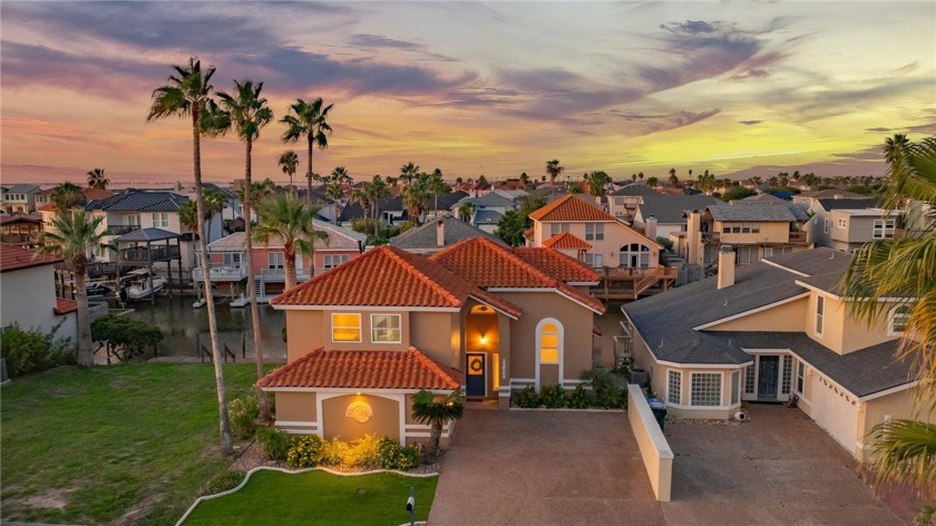 ASTOUNDING $20K PRICE ADJUSTMENT ON THIS CANAL FRONT, 4-BEDROOM - Beach Home for sale in Corpus Christi, Texas on Beachhouse.com