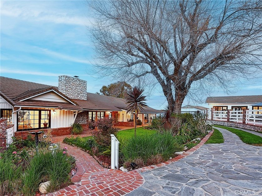 Rare opportunity to own a private single-level ranch estate in - Beach Home for sale in Rolling Hills Estates, California on Beachhouse.com