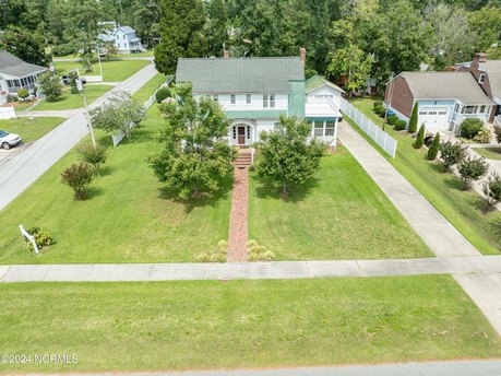 Looking for a historic treasure? Stop as it is here at the - Beach Home for sale in Belhaven, North Carolina on Beachhouse.com