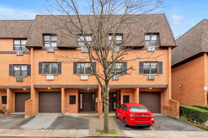 One of the most desirable *House beautiful* Condo complex in - Beach Condo for sale in Bayside, New York on Beachhouse.com