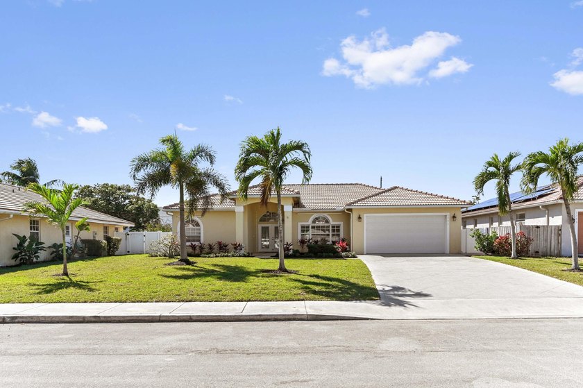 Welcome to Vernon Heights! This beautiful 1-story home offers 2 - Beach Home for sale in Lake Worth Beach, Florida on Beachhouse.com