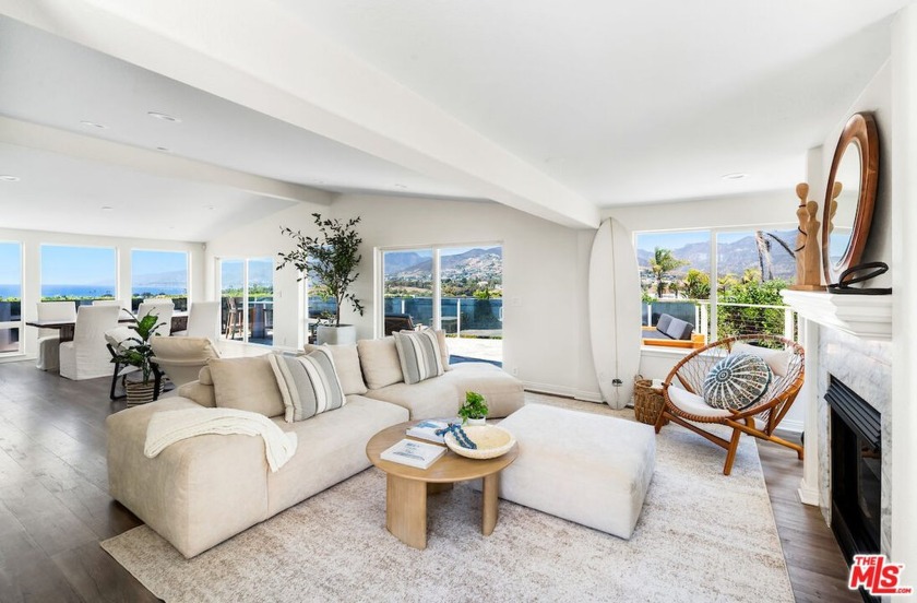 Welcome to 211, sweeping ocean views in Malibu's sought-after - Beach Home for sale in Malibu, California on Beachhouse.com