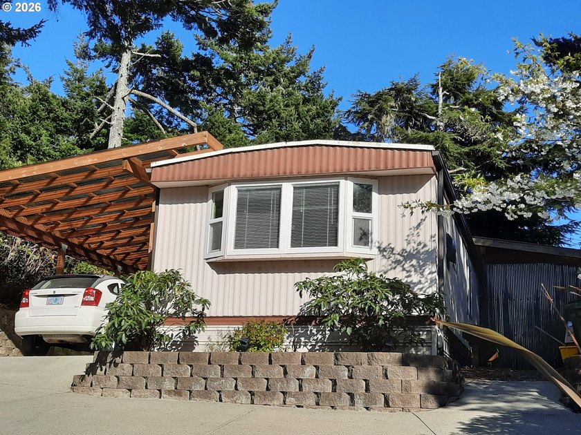 Charming and affordable 2-bedroom, 1-bath private single-wide - Beach Home for sale in Florence, Oregon on Beachhouse.com