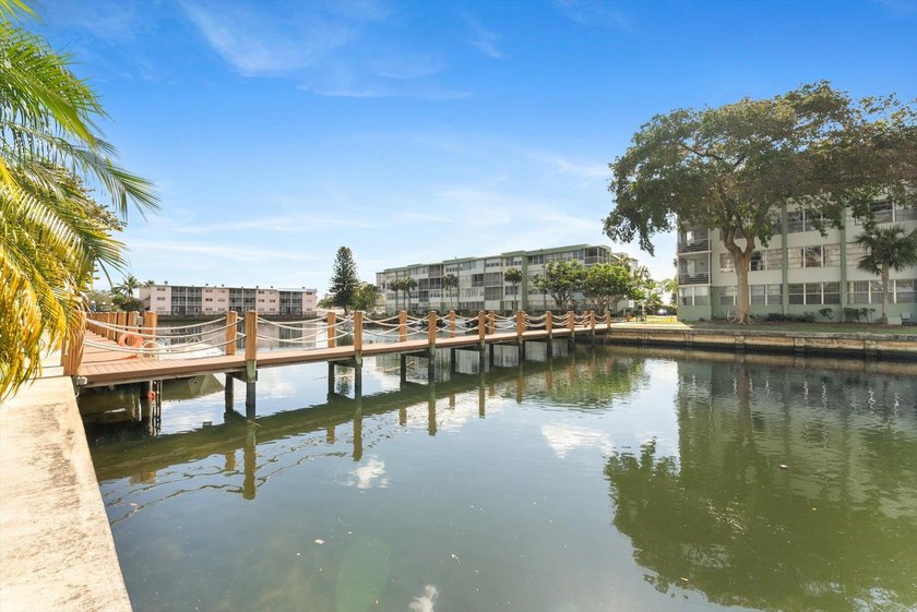 Great opportunity to own a waterfront condo with boat docks, in - Beach Condo for sale in Hollywood, Florida on Beachhouse.com