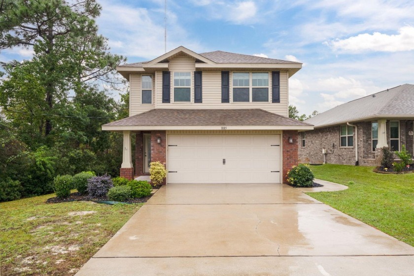 Beautiful 4 bedroom, 2.5 bathroom home in the heart of Gulf - Beach Home for sale in Gulf Breeze, Florida on Beachhouse.com